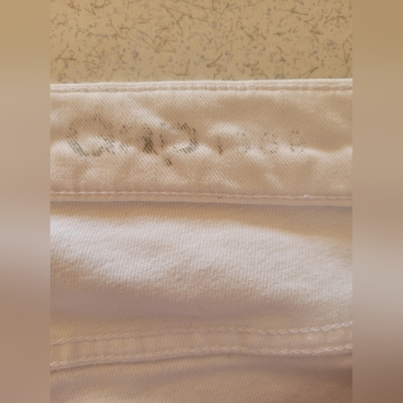 Gap womans white jeans. Size 28. - Picture 4 of 6